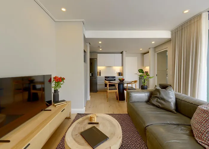 7 On Bantry Luxury Residence 305