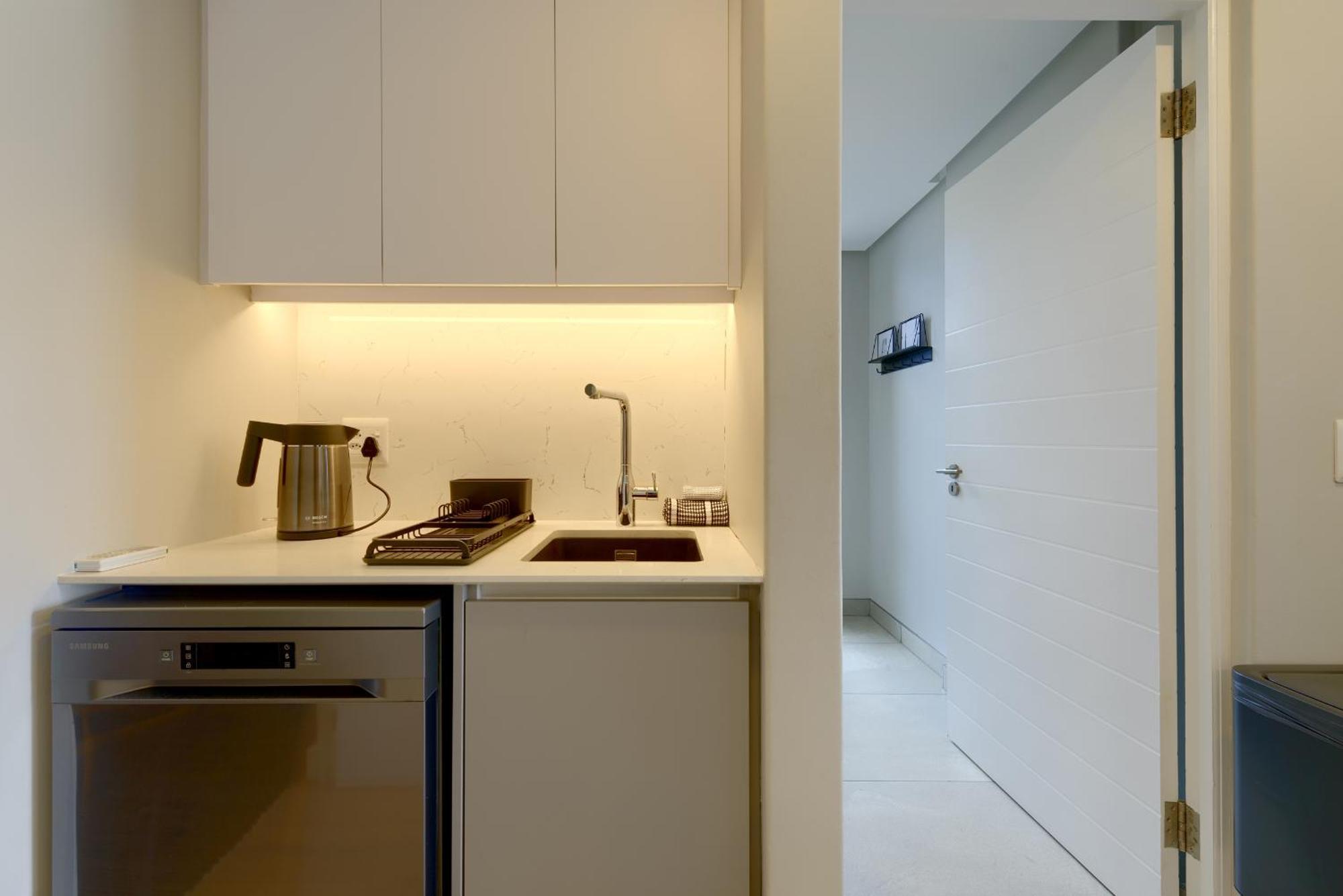 7 On Bantry Luxury 305 Apartment *